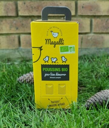 MAGALLI - Aliment poussin bio en boite mangeoire